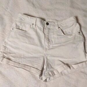 White Denim Shorts tgla